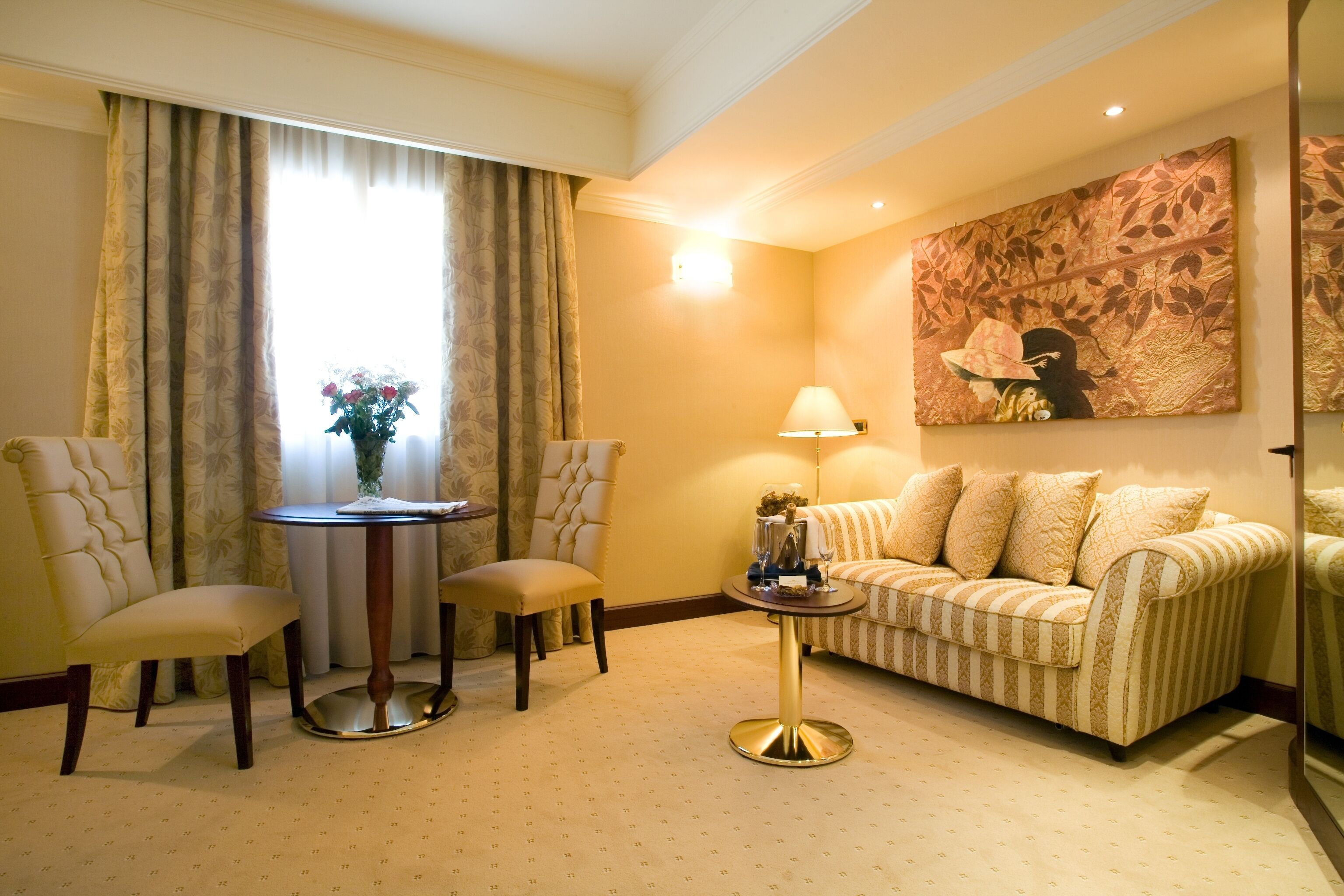 deluxe suite | living area | 42-inch flat-screen tv with digital channels, tv