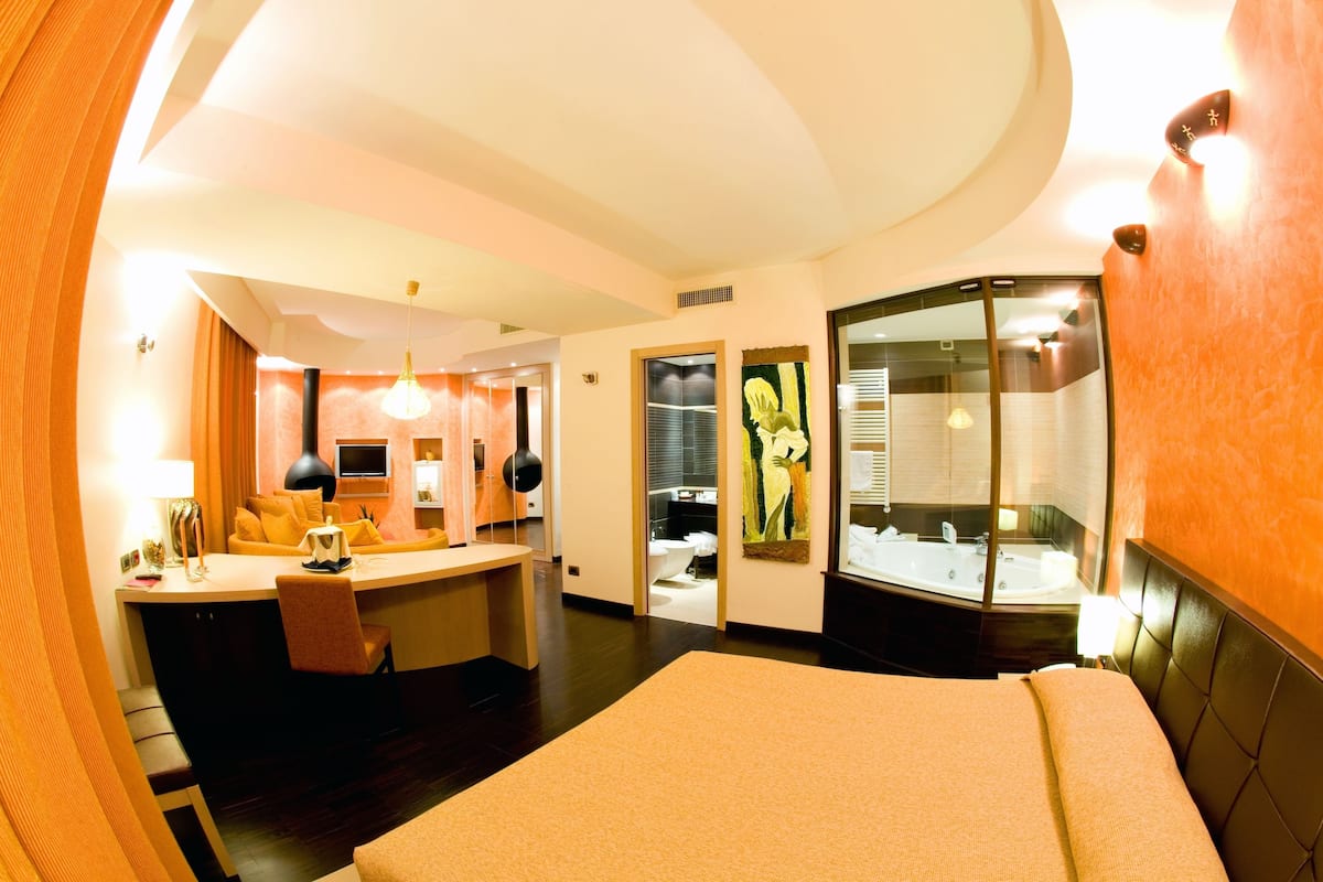 superior suite | 1 bedroom, hypo-allergenic bedding, minibar, in-room safe