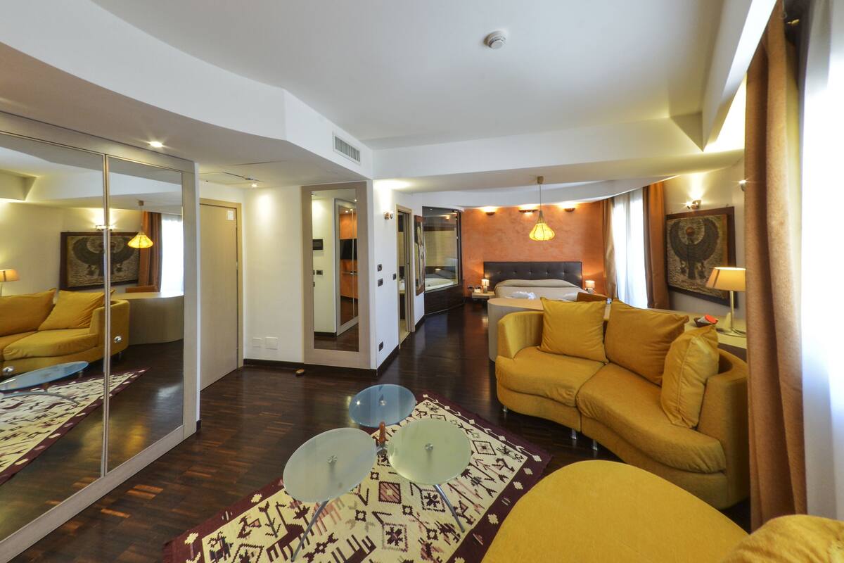 superior suite | 1 bedroom, hypo-allergenic bedding, minibar, in-room safe