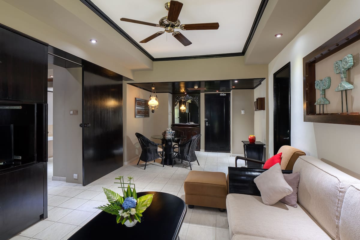 Süit, 1 En Büyük (King) Boy Yatak (Nirwana Suite) | Oturma alanı | Uydu yayını kanalları bulunan 32 inç düz ekran televizyon, televizyon