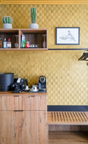 Deluxe Triple Room | Egyptian cotton sheets, premium bedding, down duvets, minibar - The Highlander (Amsterdam)