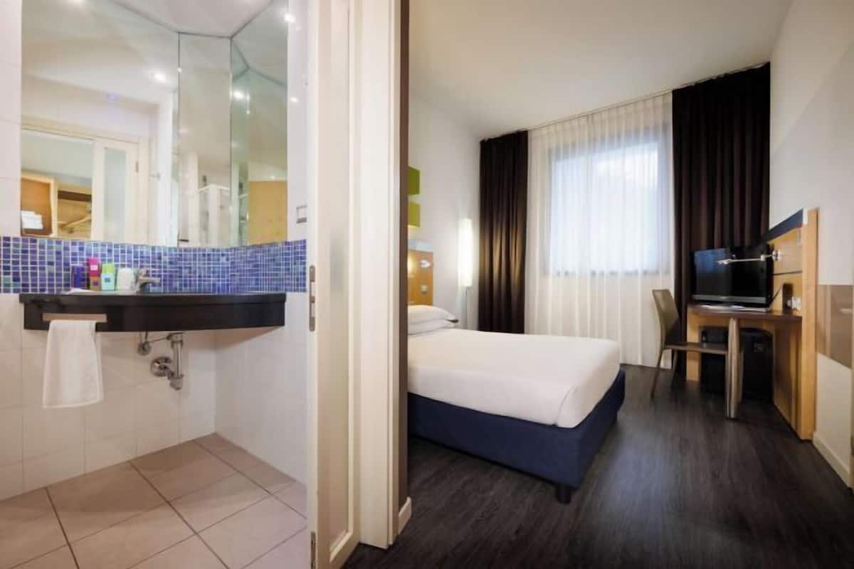 Minibar, in-room safe, desk, soundproofing