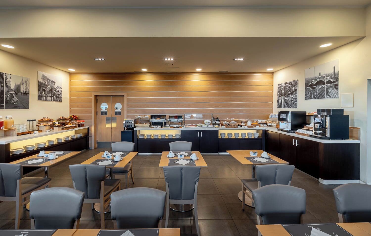 Dagelijks ontbijtbuffet (EUR 15 per persoon)