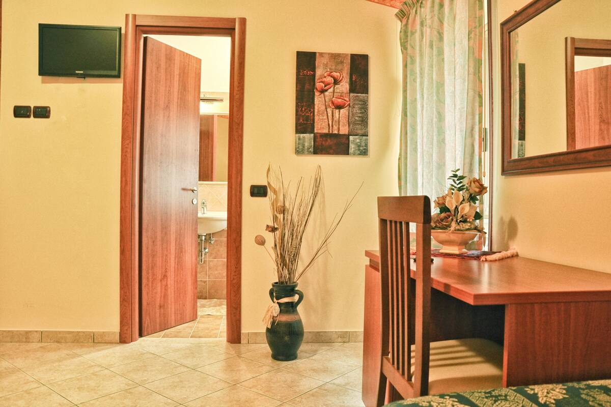 classic triple room | room amenity