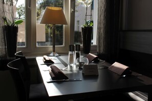 Lunch and dinner served, Regional cuisine - Hotel-Restaurant Zur Post (Bonn)