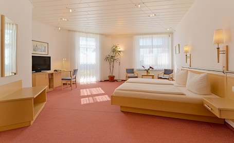 Comfort Double Room | Bathroom | Hair dryer, towels, soap, shampoo