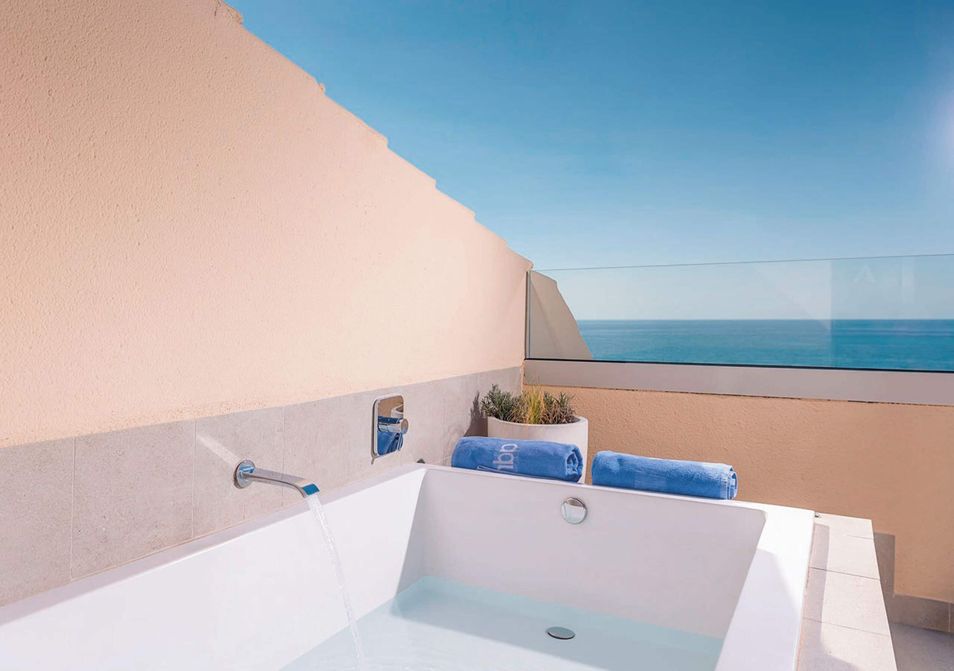 penthouse (with stairs to access top floor) | terrace/patio