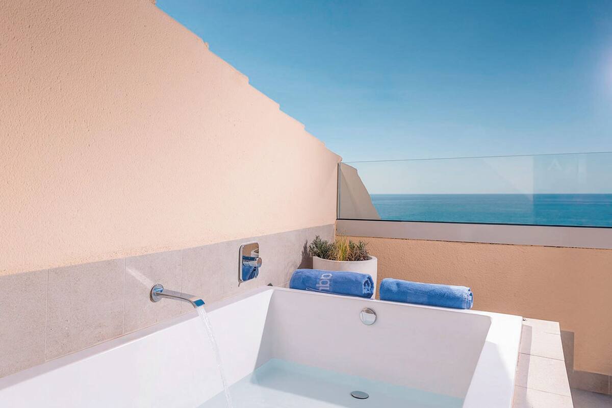 penthouse (with stairs to access top floor) | terrace/patio