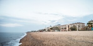 Beach nearby - AQUA Hotel Promenade & Spa (Pineda de Mar)