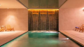 Salas de tratamientos para parejas, sauna, bañera de hidromasaje