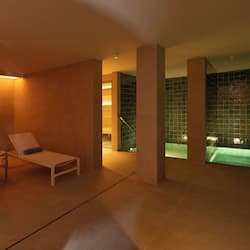 Couples treatment room(s), sauna, hot tub, steam room