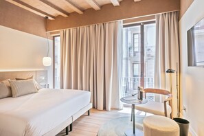 Superior Double Room | In-room safe, laptop workspace, blackout drapes, soundproofing - Ciutat de Barcelona (Barcelona)