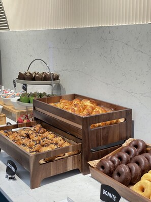 Daily buffet breakfast (EUR 12 per person) - Ciutat de Barcelona (Barcelona)