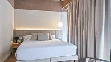 Family Room (with extra bed) | In-room safe, laptop workspace, blackout curtains, soundproofing