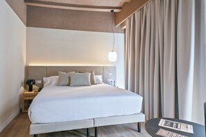 Family Room (with extra bed) | In-room safe, laptop workspace, blackout drapes, soundproofing - Ciutat de Barcelona (Barcelona)