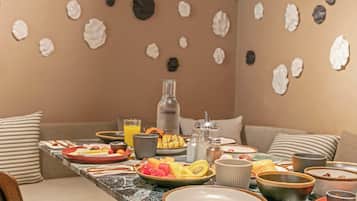 Daily buffet breakfast for a fee