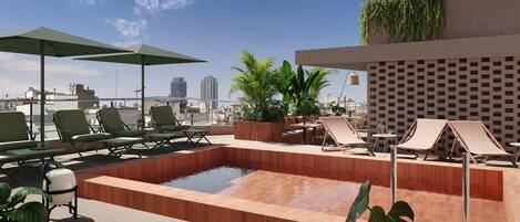 Piscine extérieure, chaises longues