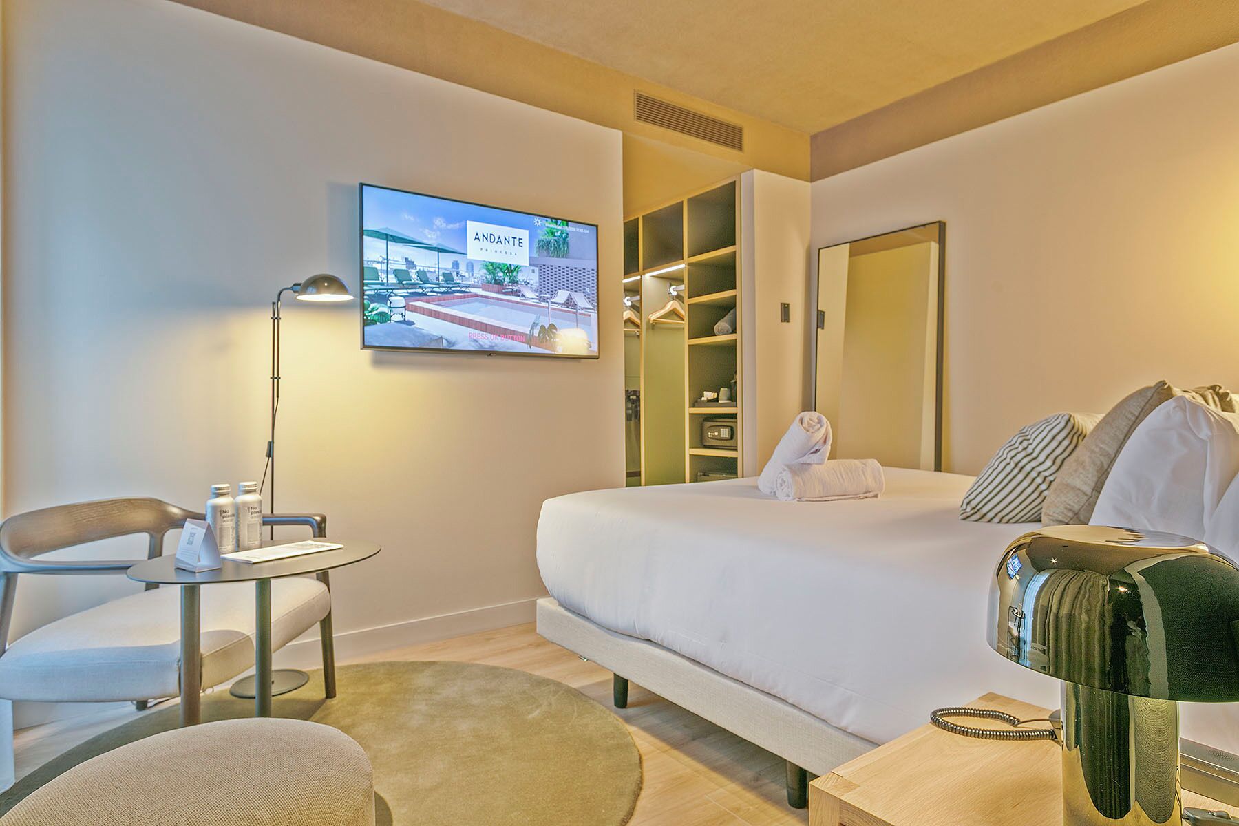 Minibar, in-room safe, laptop workspace, blackout curtains