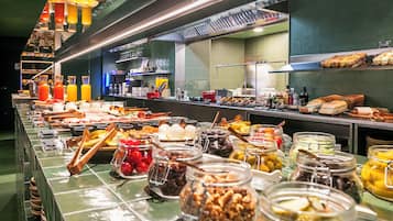 Tägliches Frühstücksbuffet gegen Gebühr