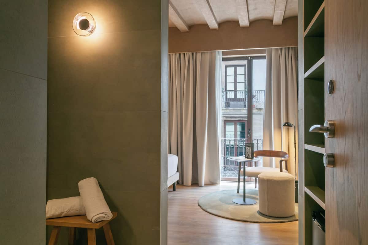 In-room safe, laptop workspace, blackout drapes, soundproofing