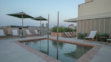 Outdoor pool, pool loungers