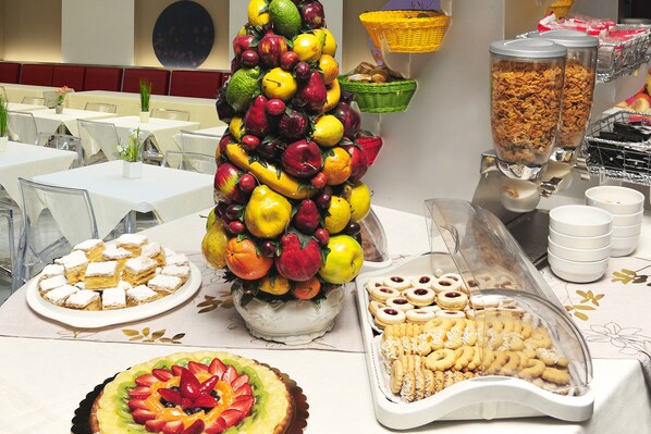 Dagelijks uitgebreid ontbijt (EUR 8 per persoon)