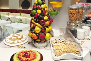 Colazione completa, servita tutte le mattine (8 EUR a persona)