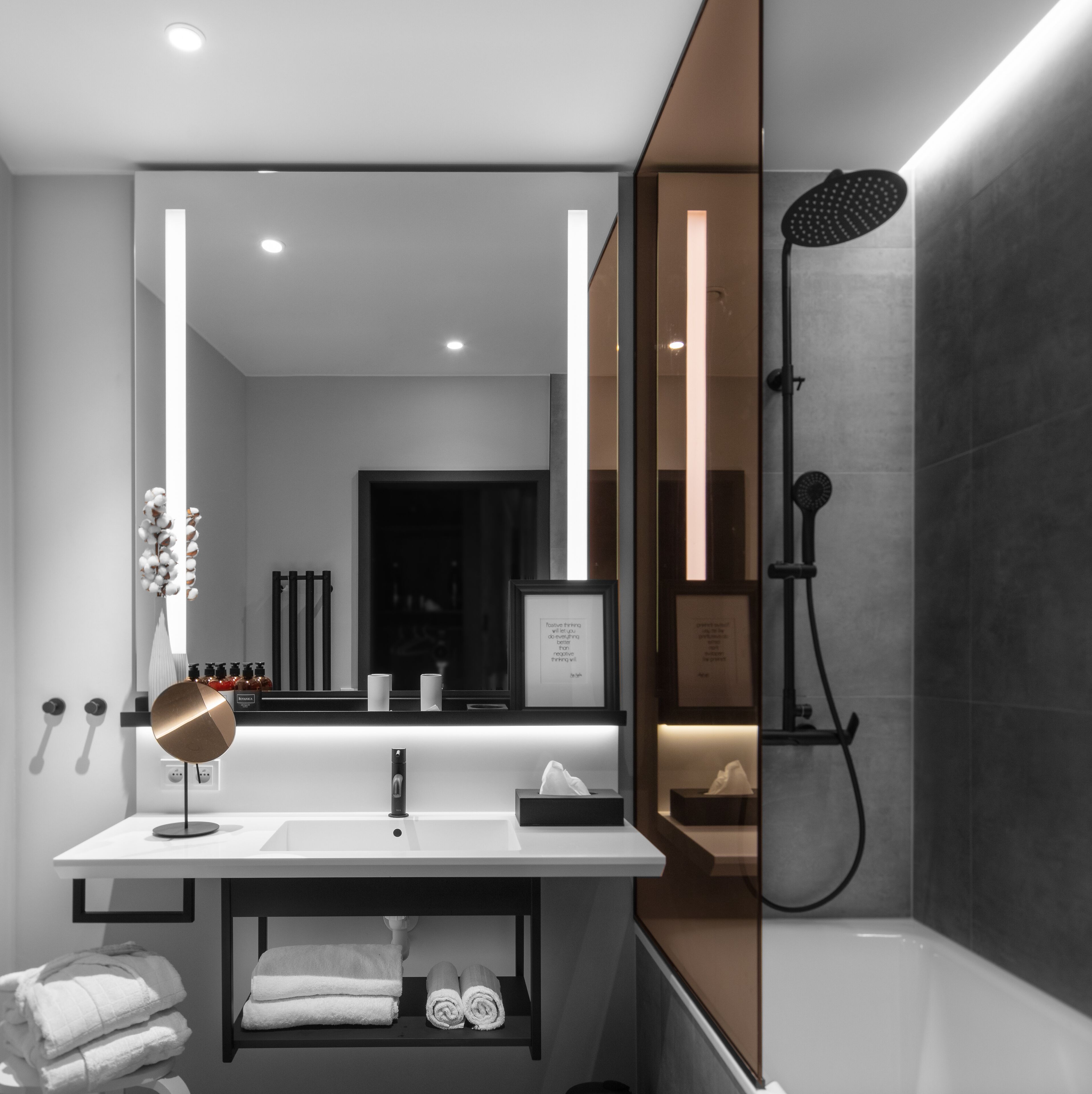 Standard Room, Non Smoking | Bathroom | Free toiletries, hair dryer, bathrobes, slippers
