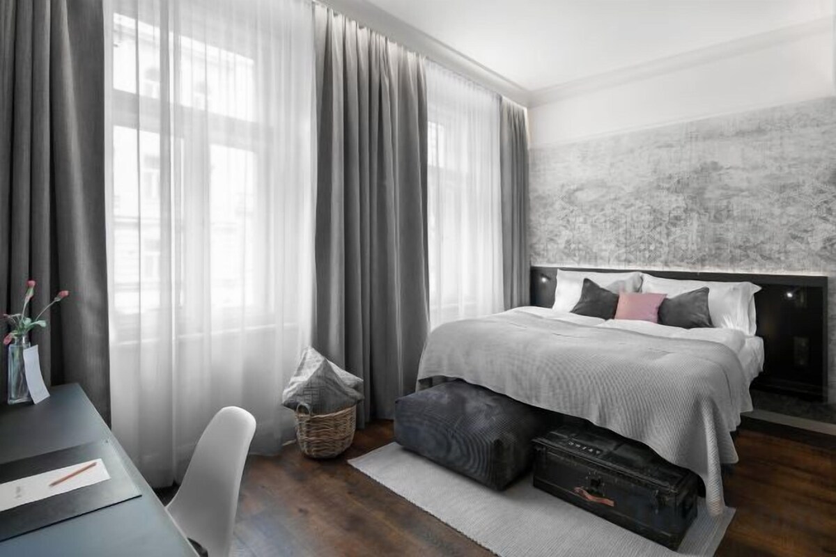 Hypo-allergenic bedding available, minibar, in-room safe, desk