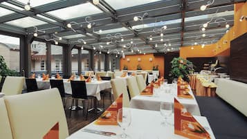 Tägliches Frühstücksbuffet (135 CZK pro Person)