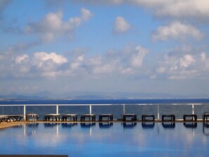 Seasonal outdoor pool, open 11:00 AM to 7:00 PM, pool umbrellas - Hotel Club Sunway Punta Prima (Formentera)
