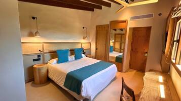 Kamar Double, pemandangan gunung | Brankas, tirai kedap cahaya, kedap suara, dan Wi-Fi gratis