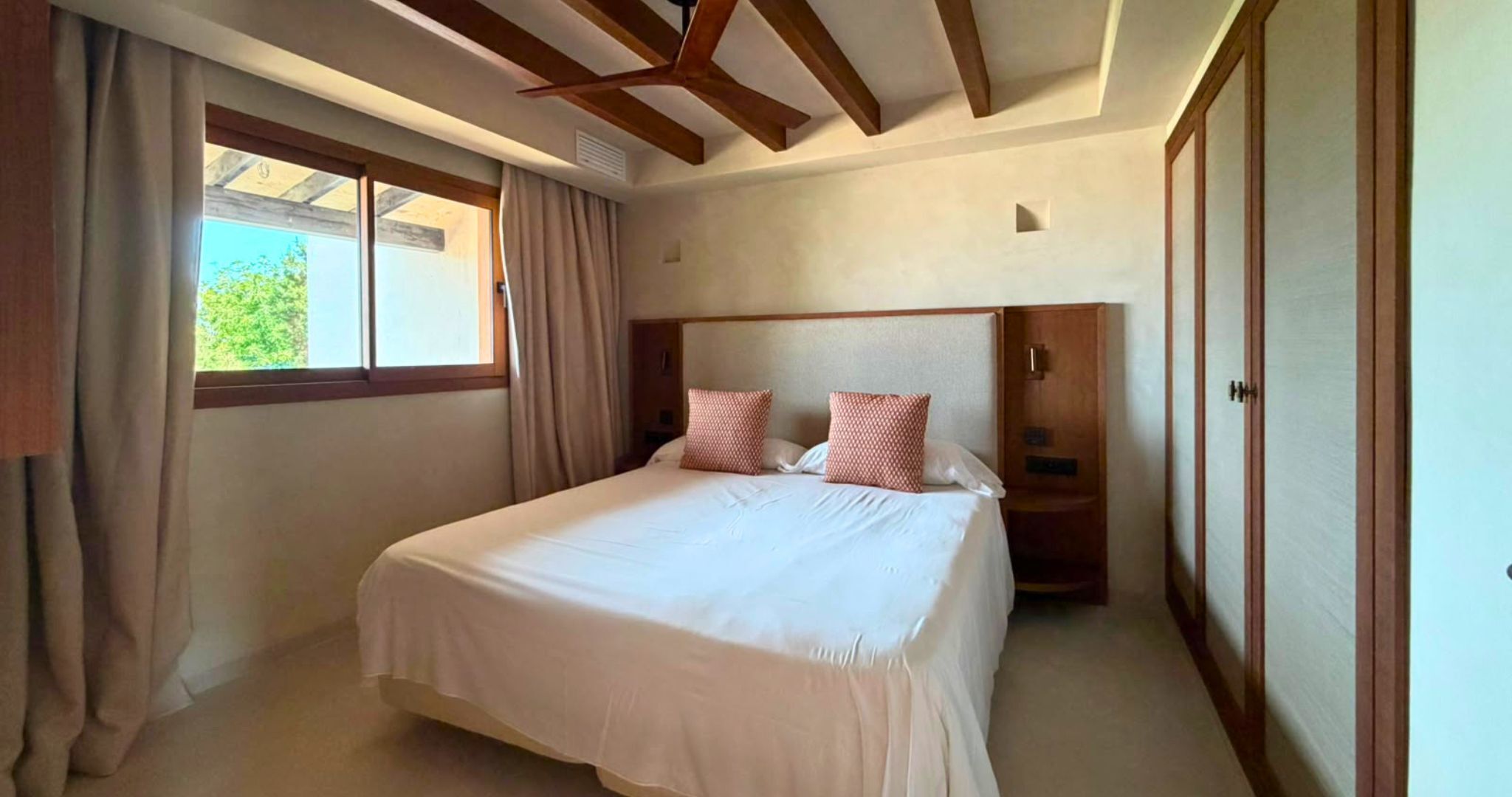 Family Apartment | In-room safe, blackout drapes, soundproofing, free WiFi
