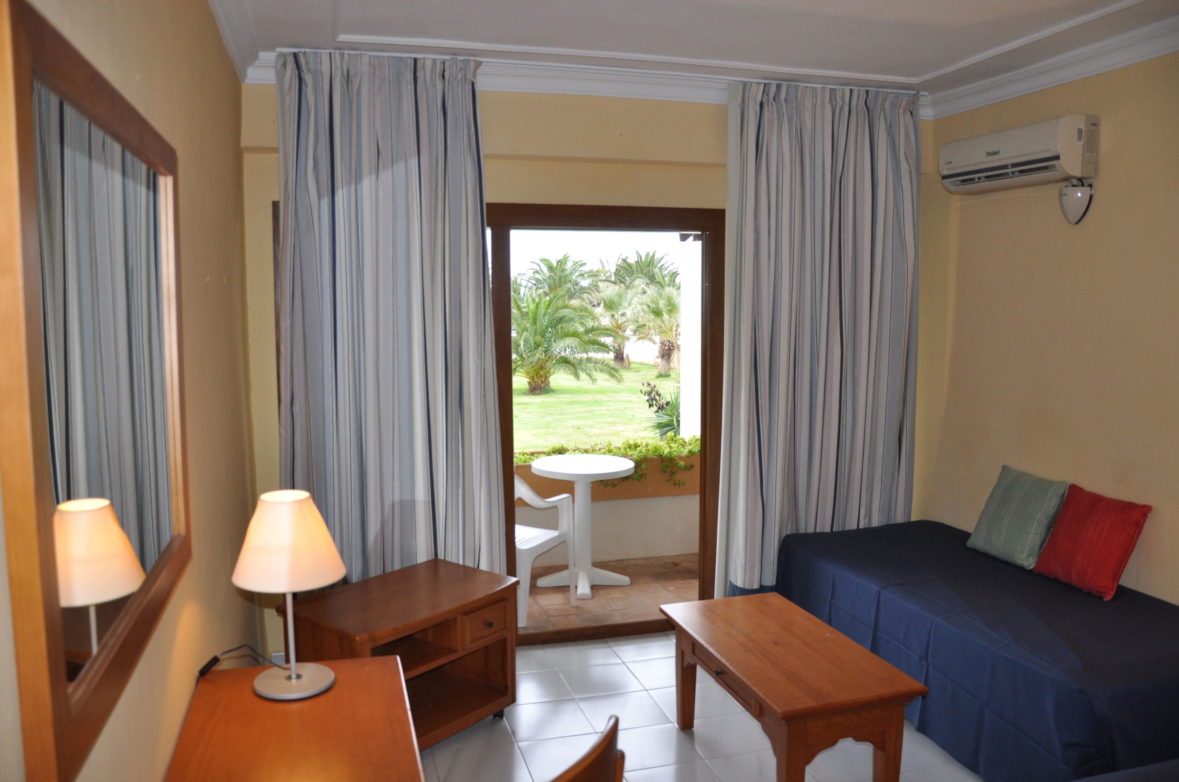 triple room, garden view | 1 bedroom, in-room safe, blackout curtains, soundproofing