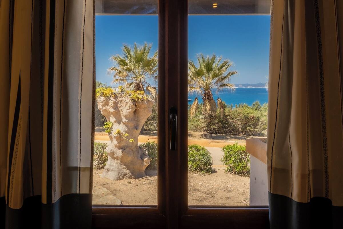 apartment, 1 bedroom | 1 bedroom, in-room safe, blackout curtains, soundproofing