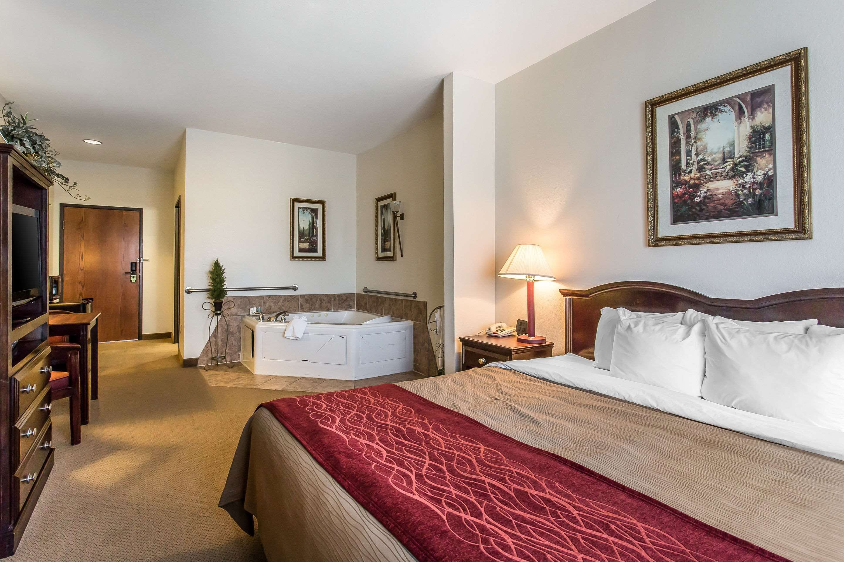 Skrivebord, strykejern/-brett, wi-fi (inkludert) og sengetøy