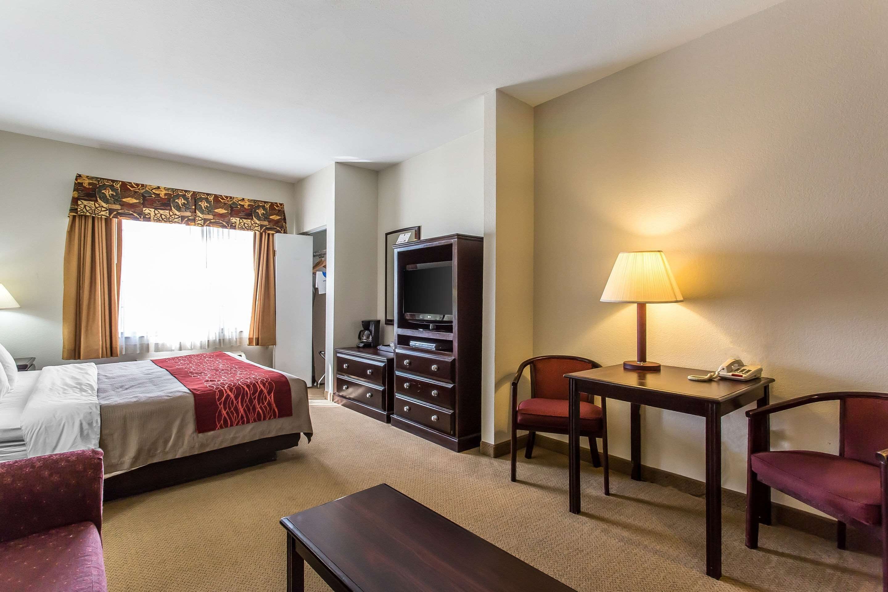 suite, non smoking | desk, iron/ironing board, free wifi, bed sheets