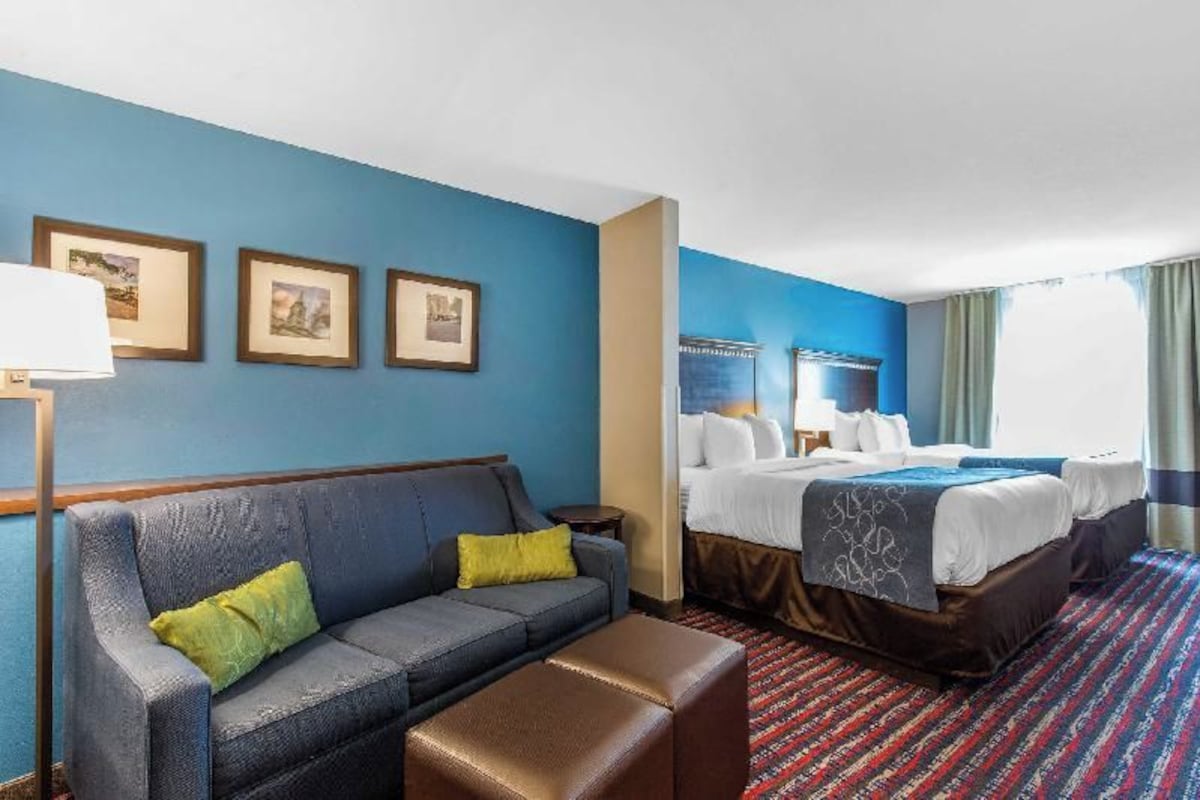 In-room safe, desk, iron/ironing board, WiFi (free)