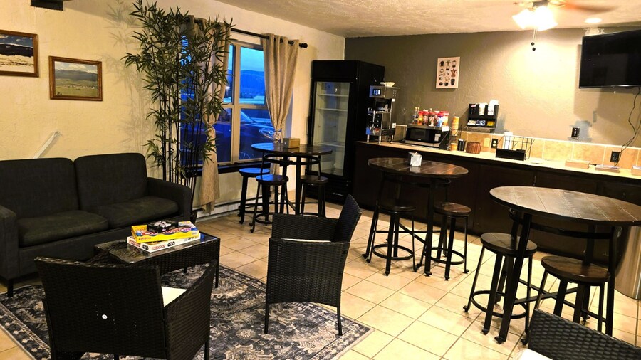 Econo Lodge Eagle Nest