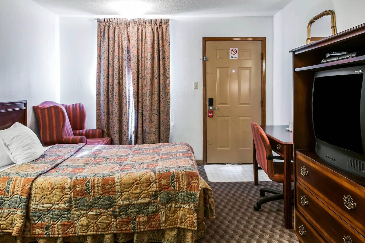 Standard Double Room, 2 Double Beds, Non Smoking | 1 bedroom, desk, laptop workspace, blackout curtains