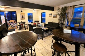 Lobby sitting area - Econo Lodge Eagle Nest (Eagle Nest)