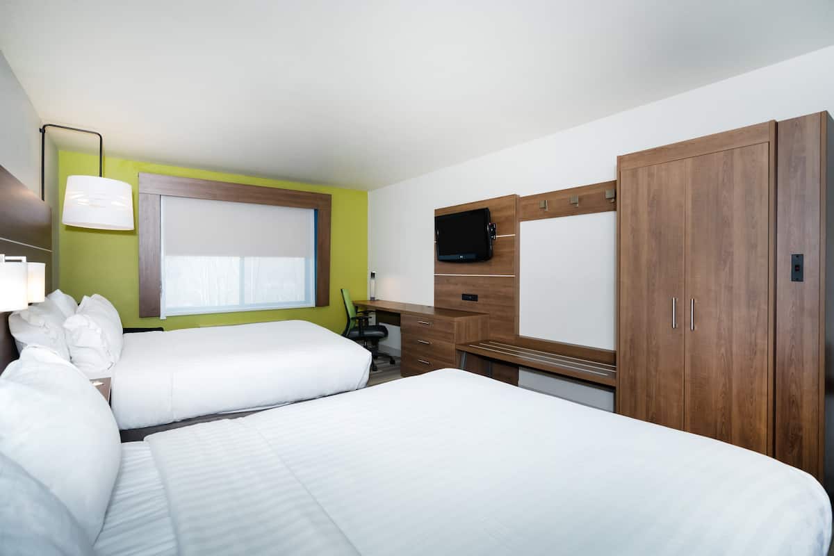 Habitación estándar, 2 camas de matrimonio | Colchones con acolchado adicional y escritorio