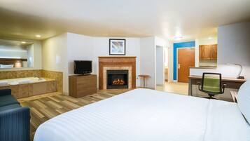 Suite, 1 cama King size y sofá cama (Extra Floor Space) | Camas con pillow-top, escritorio y espacio para trabajar con laptop