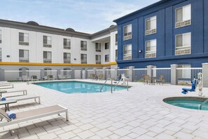 Pool - City Express By Marriott Rancho Cucamonga (Rancho Cucamonga)