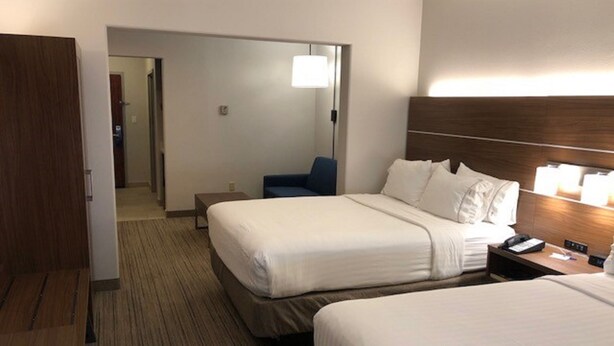 A hotel room with two beds, a desk, a chair, and a lamp. - Holiday Inn Express & Suites Rio Grand by IHG (Rio Grande City)