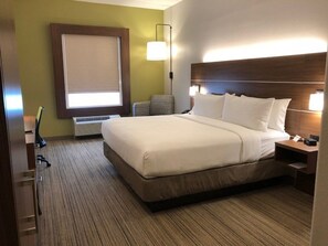 In-room safe, desk, iron/ironing board, free cribs/infant beds - Holiday Inn Express & Suites Rio Grand by IHG (Rio Grande City)
