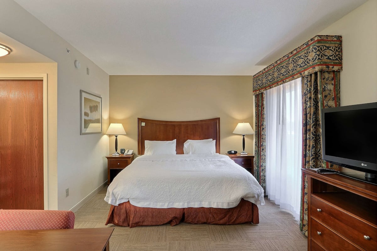 Premium bedding, down comforters, desk, laptop workspace