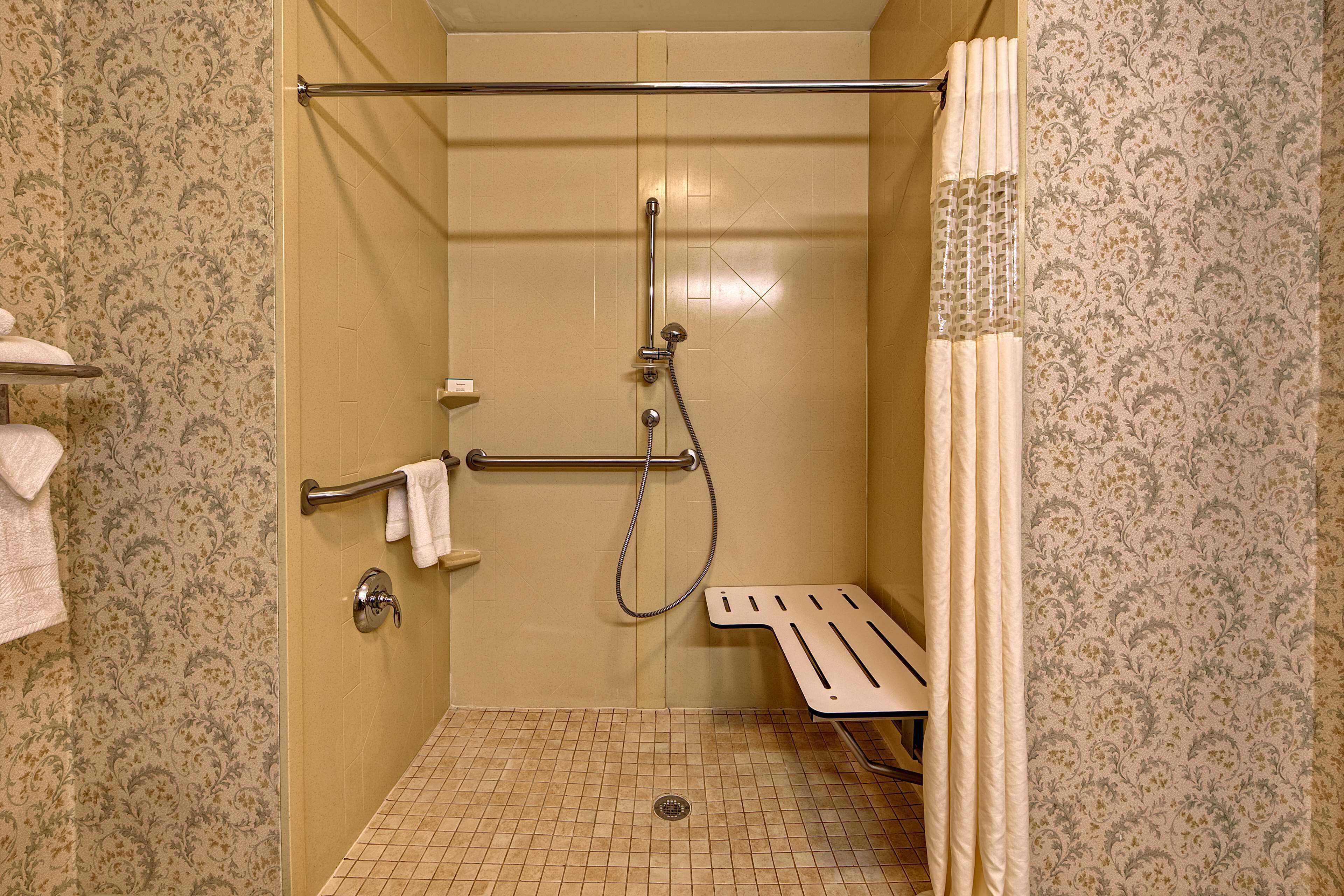 free toiletries, hair dryer