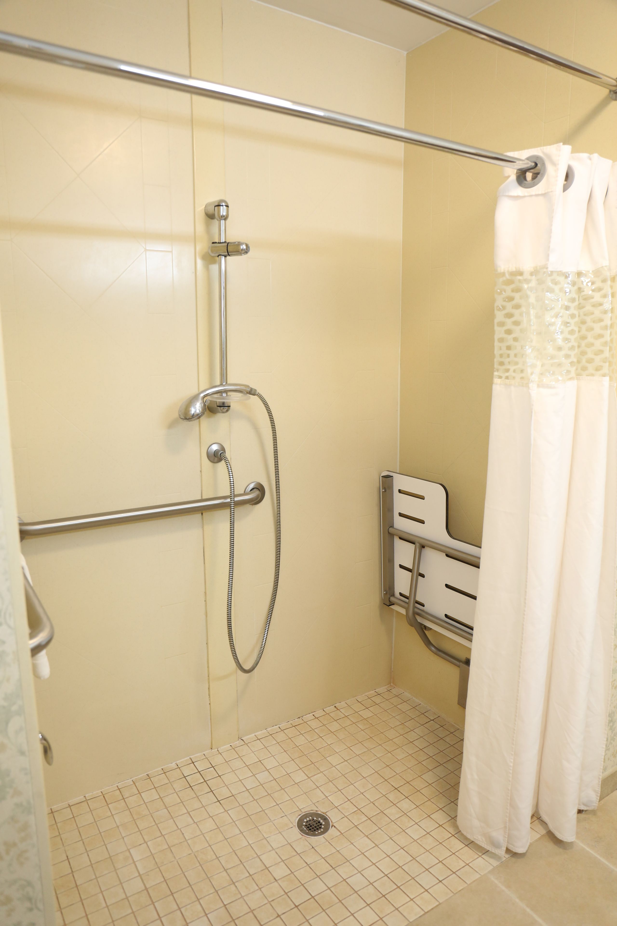 free toiletries, hair dryer