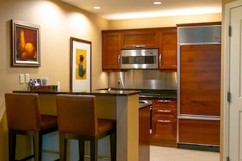 One Bedroom Balcony Strip View Suite | Premium bedding, pillowtop beds, in-room safe, desk at The Signature at MGM Grand (All Suites)